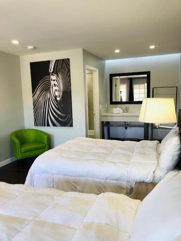 Deluxe Double Room image 2