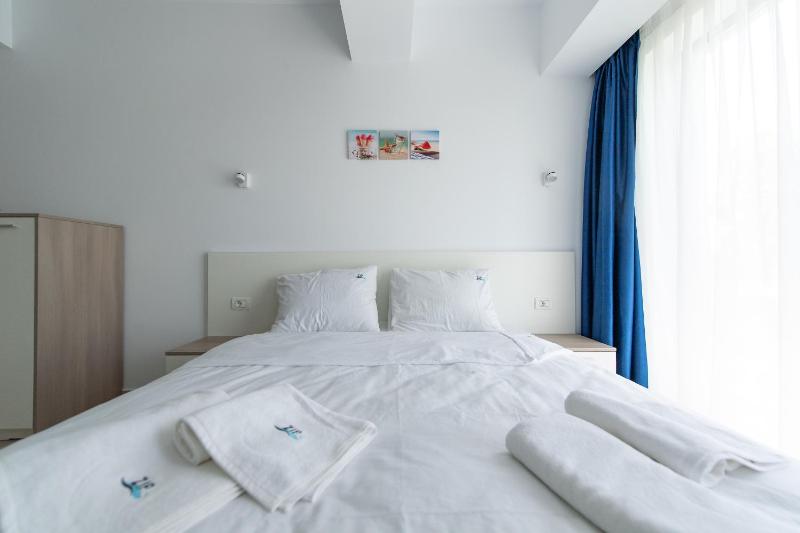 Studio with Sea View image 3