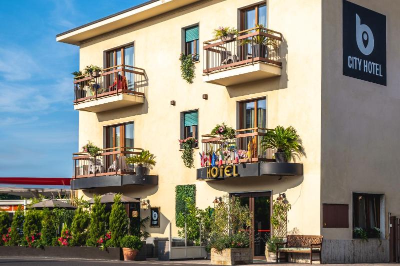 B City Hotel Bardolino - image 36