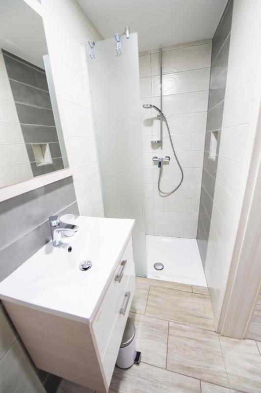 Twin Room image 3