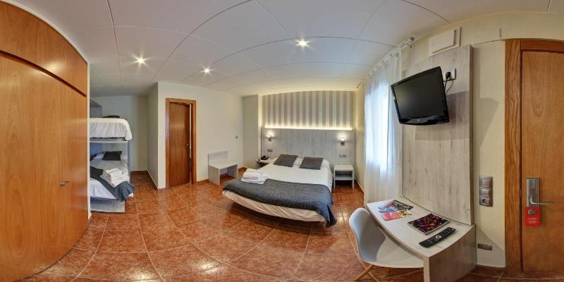 Quadruple Room image 2