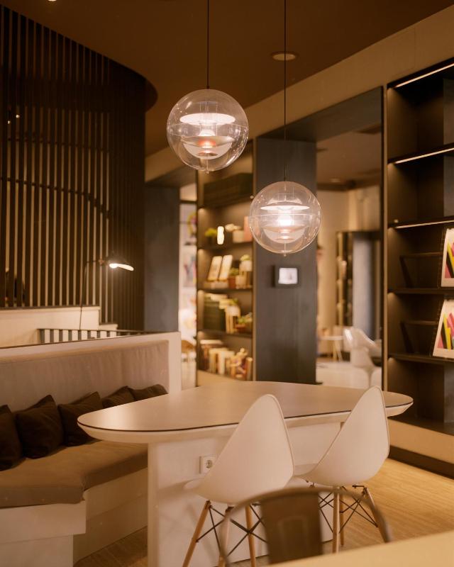 Pol & Grace Hotel - image 1