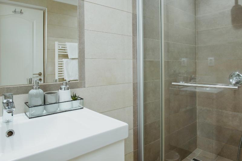 Superior Double Room with Balcony image 2