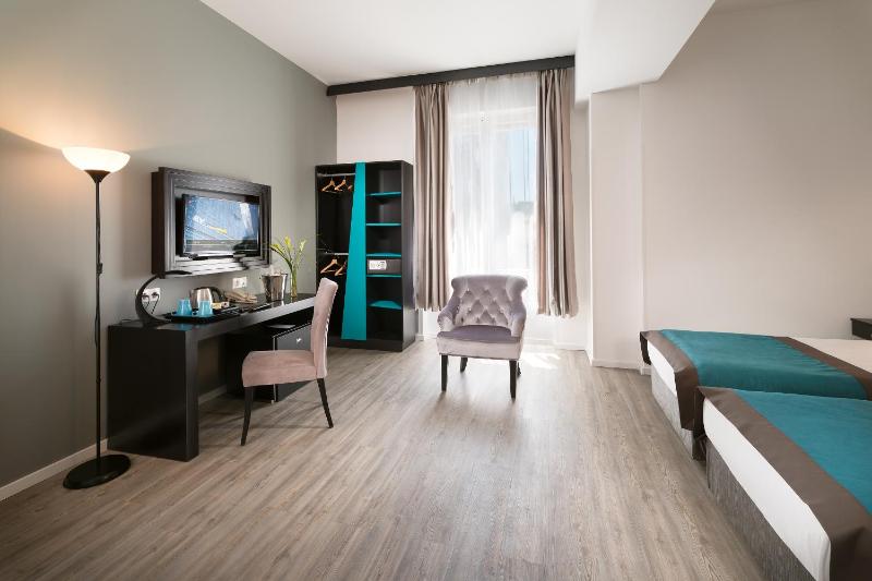 Standard Double Room with Extra Bed image 2
