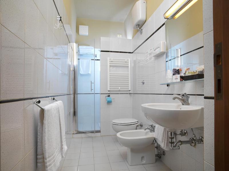 Quadruple Room image 4