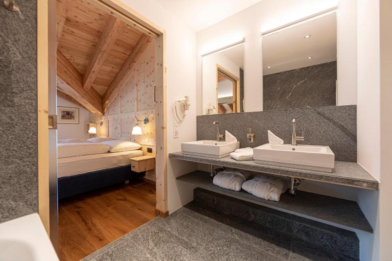 Suite with Lake View image 4