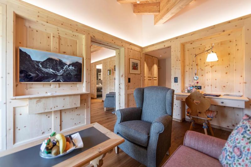 Suite with Lake View image 3