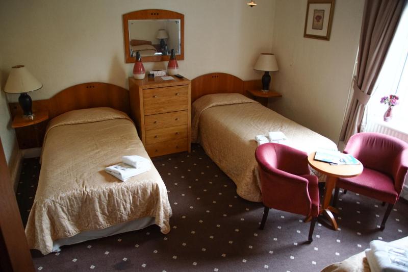 Family Room (2 Adults + 2 Children) image 3