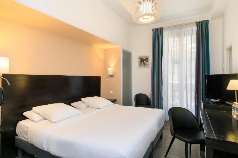 Superior Double or Twin Room image 4