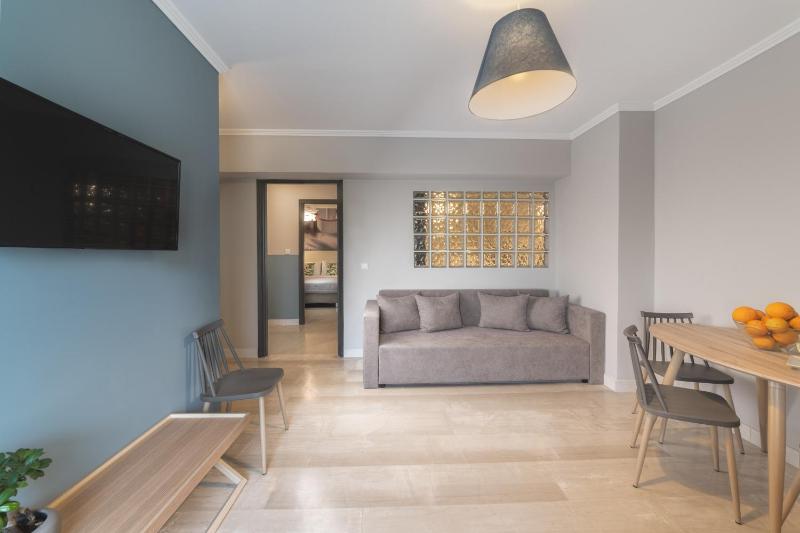 Apartment - Semi-basement image 1
