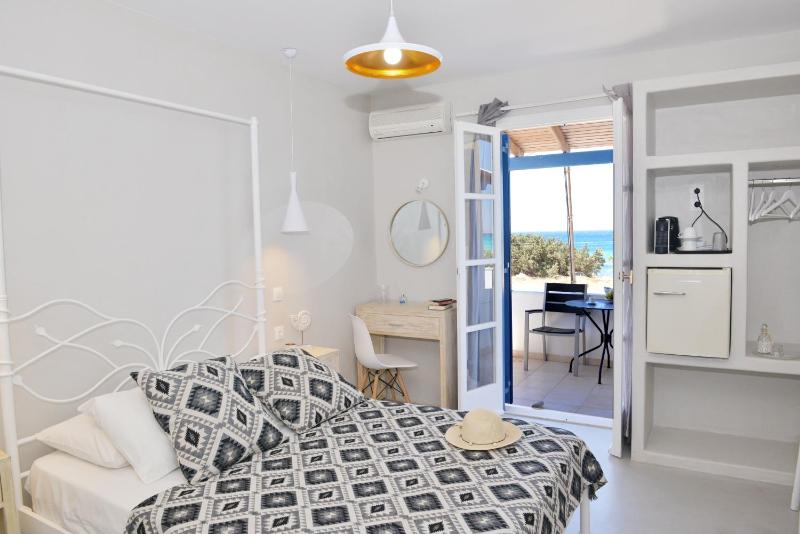 Sunset Deluxe Double Room  image 4