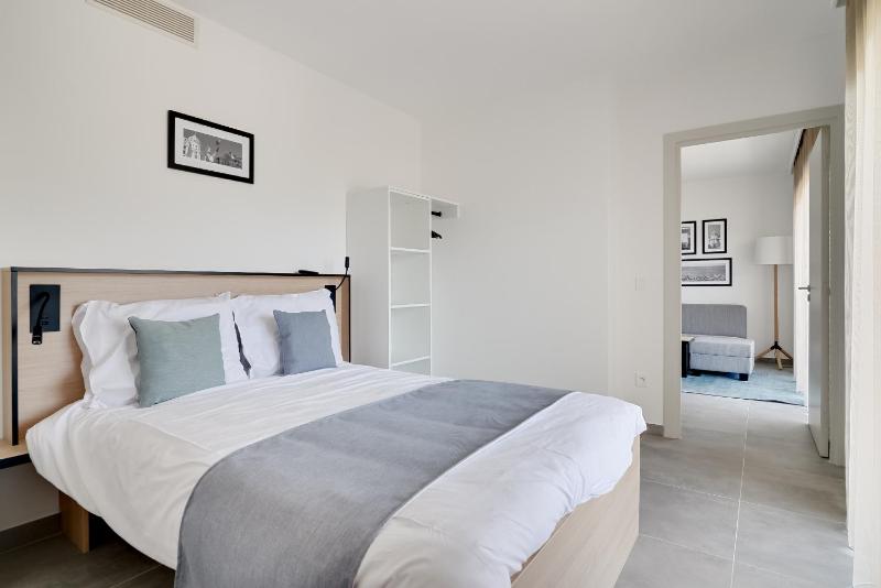 One-Bedroom Apartment image 3