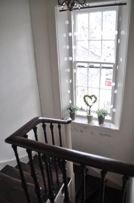 Basic Double Room image 3