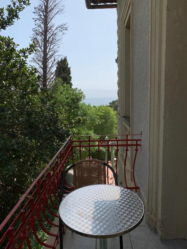 Double Room with Balcony and Sea View image 2