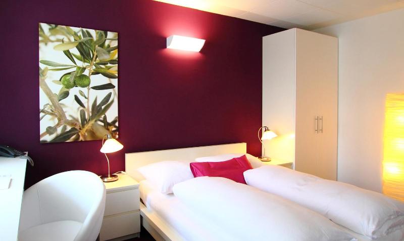 Double or Twin Room with Balcony image 4