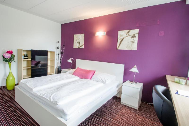 Superior Double Room with Balcony image 3