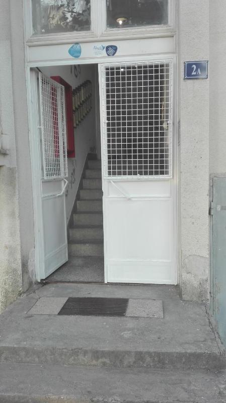 One-Bedroom Apartment image 1