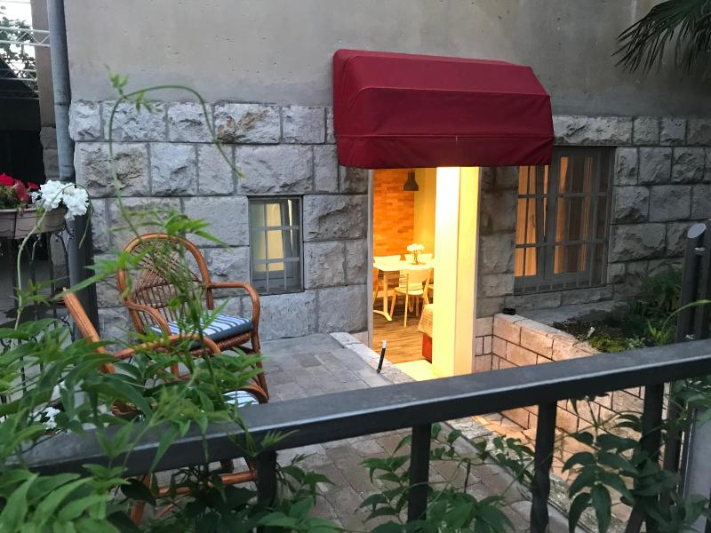 One-Bedroom Apartment image 3