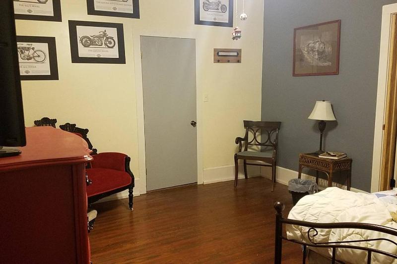 Deluxe Queen Room image 1