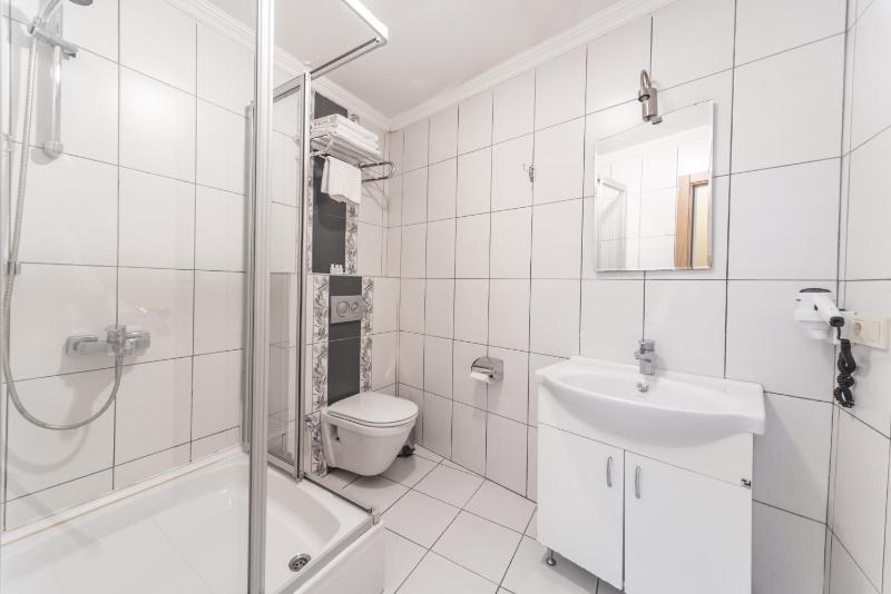 Standard Double Room image 4