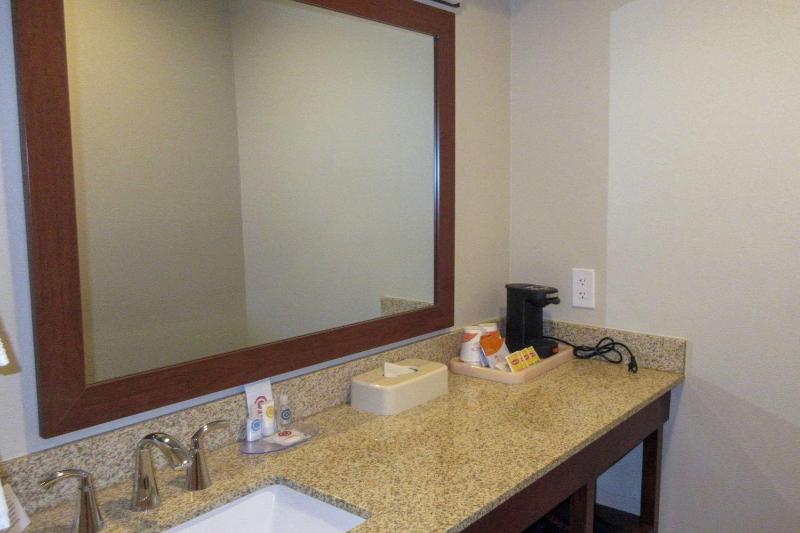King Room - Non-Smoking image 3
