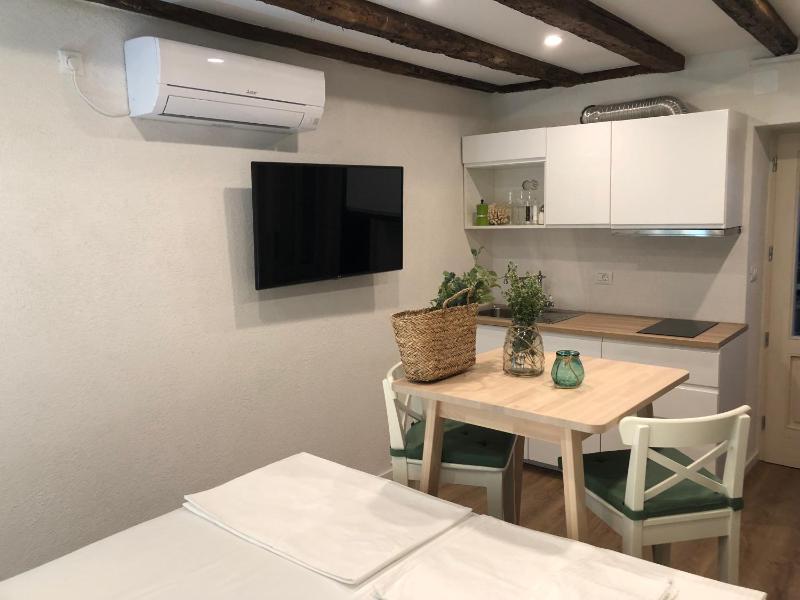 Rustical Studio Apartment image 4