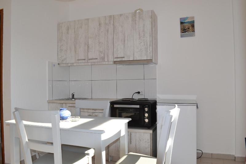 Studio Apartment with Sea View image 3