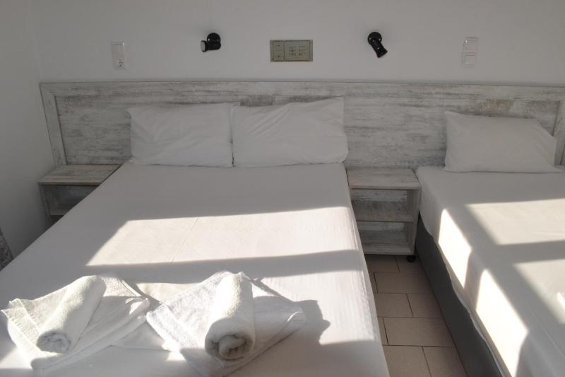 Studio Apartment with Sea View image 2