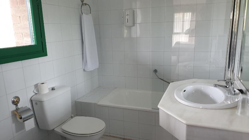 Standard Double Room image 4