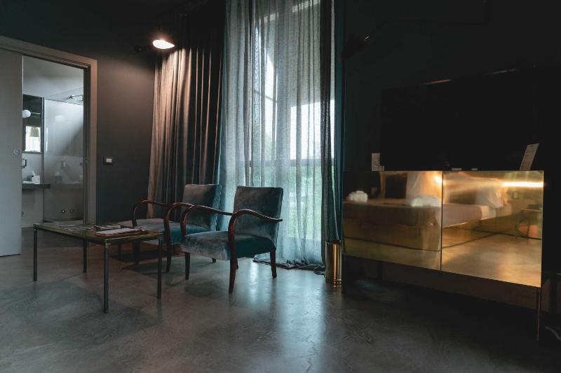 Suite with Terrace image 4