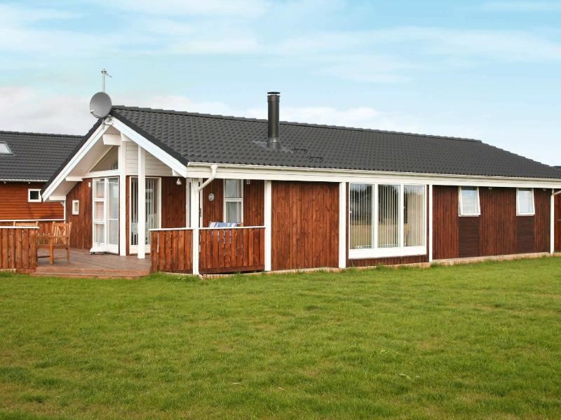 Three-Bedroom Holiday Home  image 1
