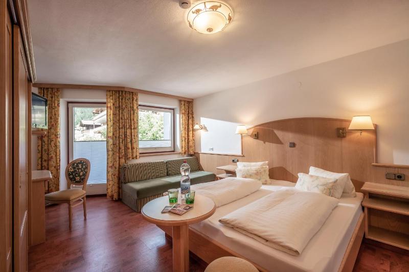 Superior Double Room image 4
