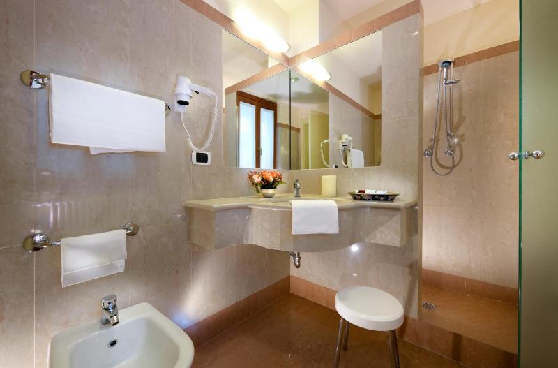 Superior Double Room image 2