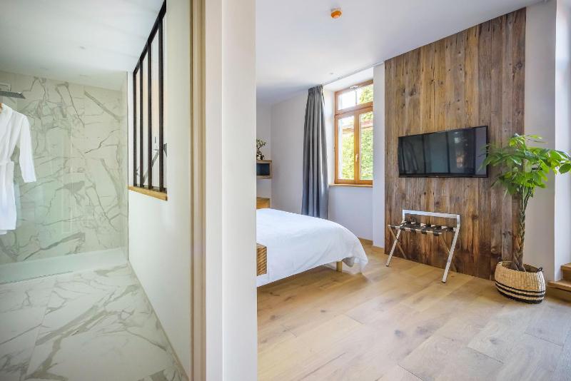 Large Double Room image 2
