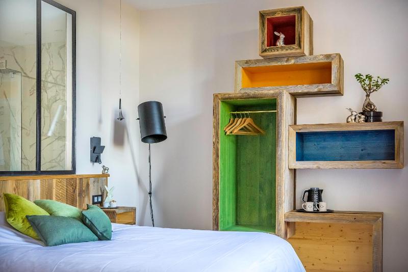 Large Double Room image 3