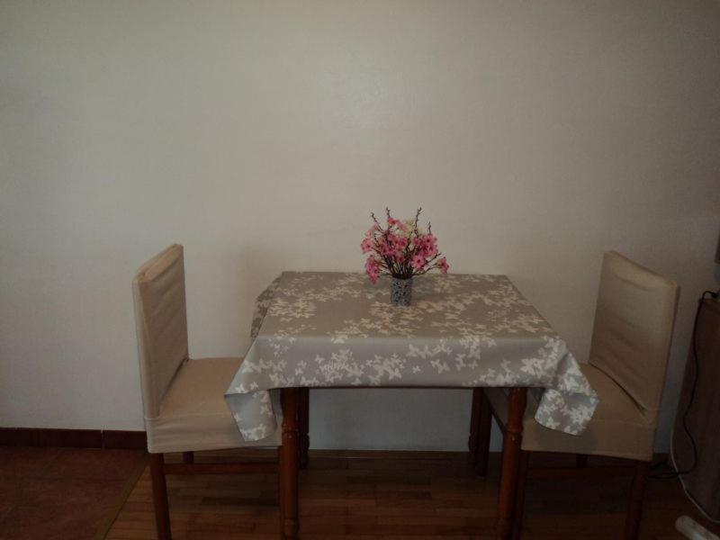 Studio Apartment image 4
