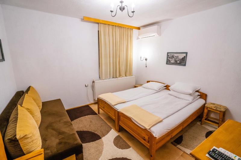 Double Room image 2