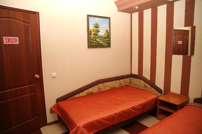 Standard Twin Room image 2