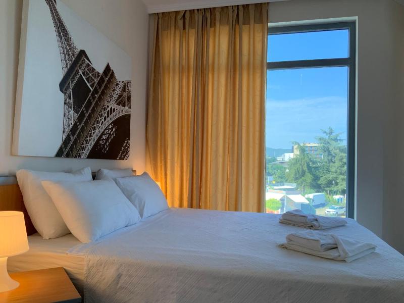 Deluxe Double Room image 4