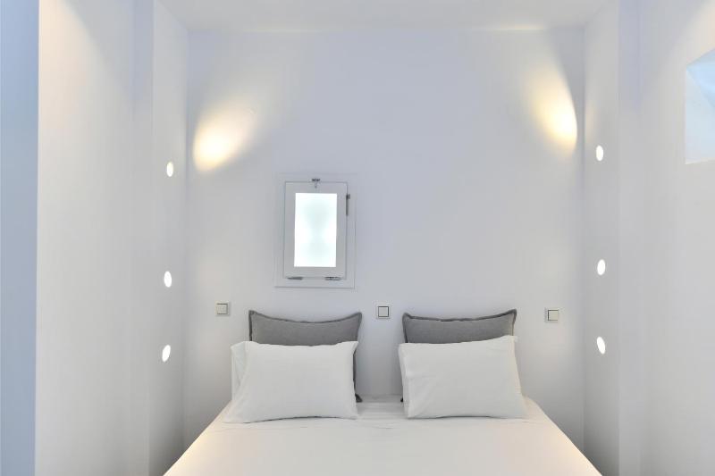 Studio Apartment with Sea View image 3