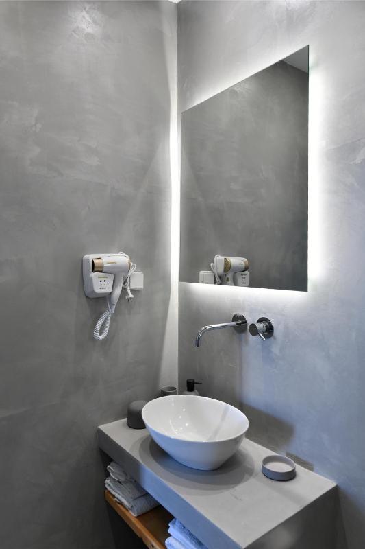 Studio Apartment with Sea View image 2