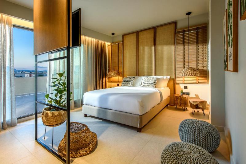 Junior Suite with Hot Tub image 4
