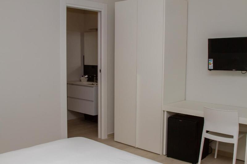 Standard Suite image 4