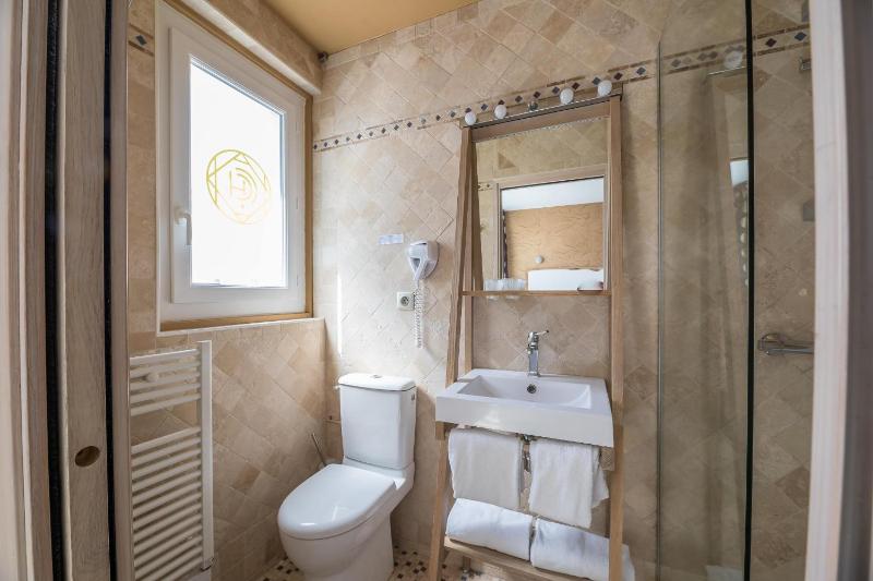 Hôtel Cosmopolitain - image 25