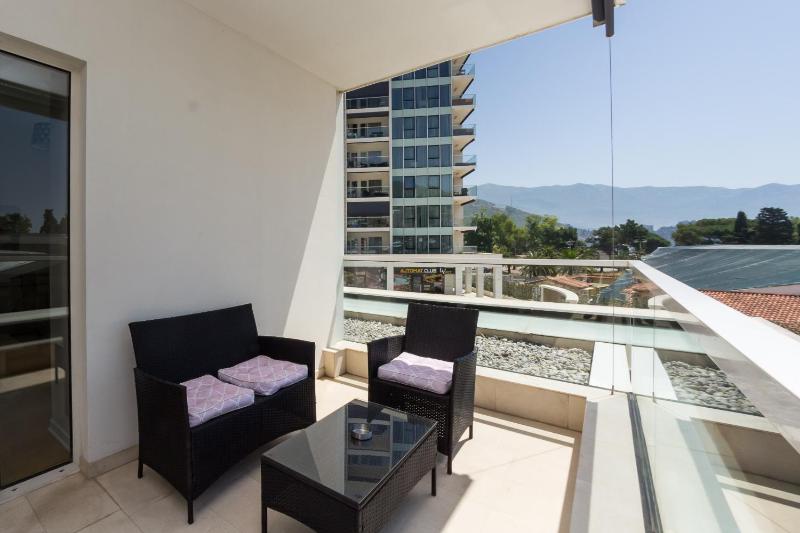 One-Bedroom Apartment image 1