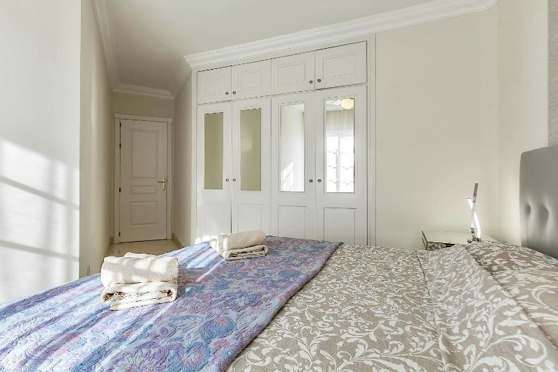 Apartment with large terrace in Terrazas del Duque - image 5