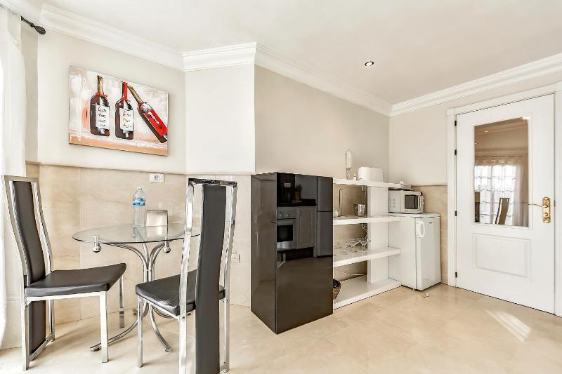 Apartment with large terrace in Terrazas del Duque - image 31