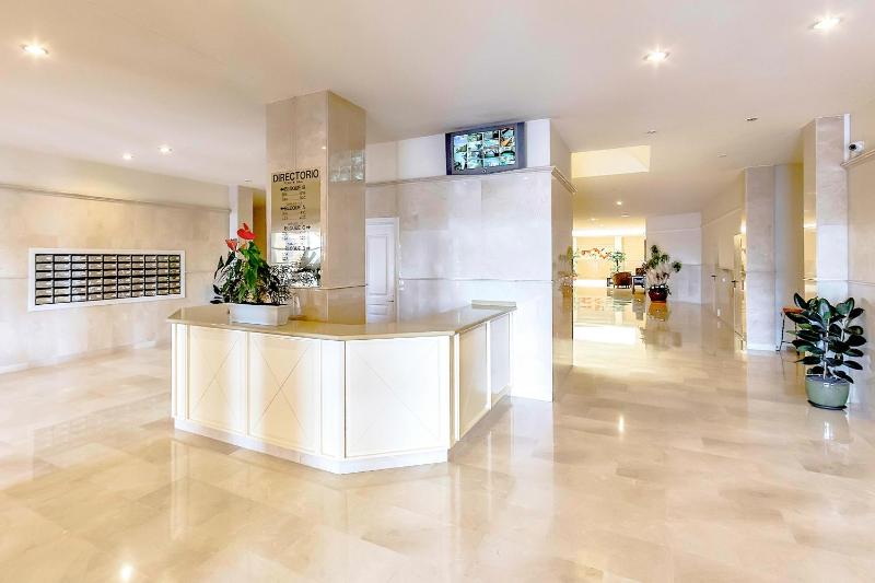 Apartment with large terrace in Terrazas del Duque - image 24