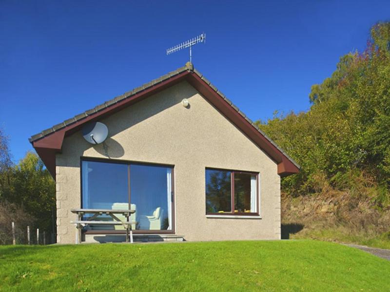 Three-Bedroom Bungalow image 2
