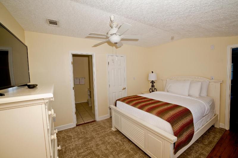 DeSoto Beach Terraces - image 20